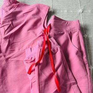 XXS/XSP figs set in chalk pink!